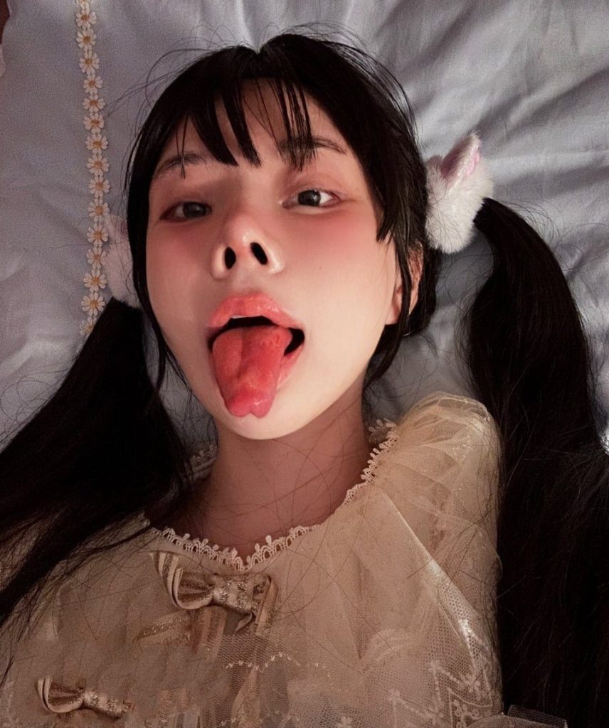 福利姬[金钱钱 向碌肉丸 肉丸宝宝 肉丸皇帝]反差萝莉 403M