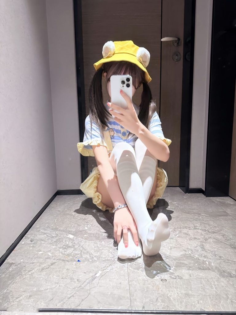 福利姬[金钱钱 向碌肉丸 肉丸宝宝 肉丸皇帝]反差萝莉 403M