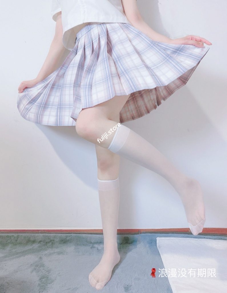 酥胸萝莉『浪漫没有期限』门槛VIP私拍福利 【13p 6v 960M】