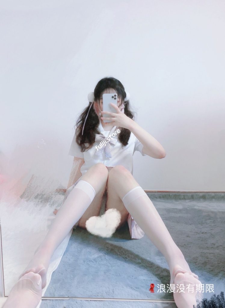 酥胸萝莉『浪漫没有期限』门槛VIP私拍福利 【13p 6v 960M】