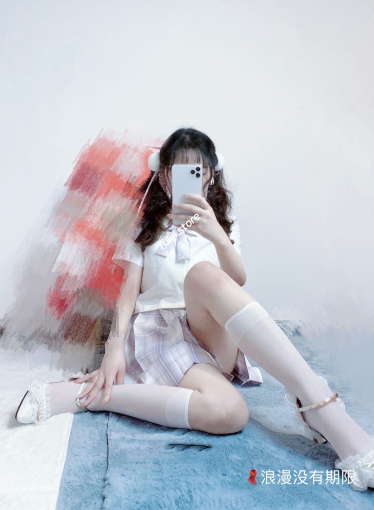 酥胸萝莉『浪漫没有期限』门槛VIP私拍福利 【13p 6v 960M】