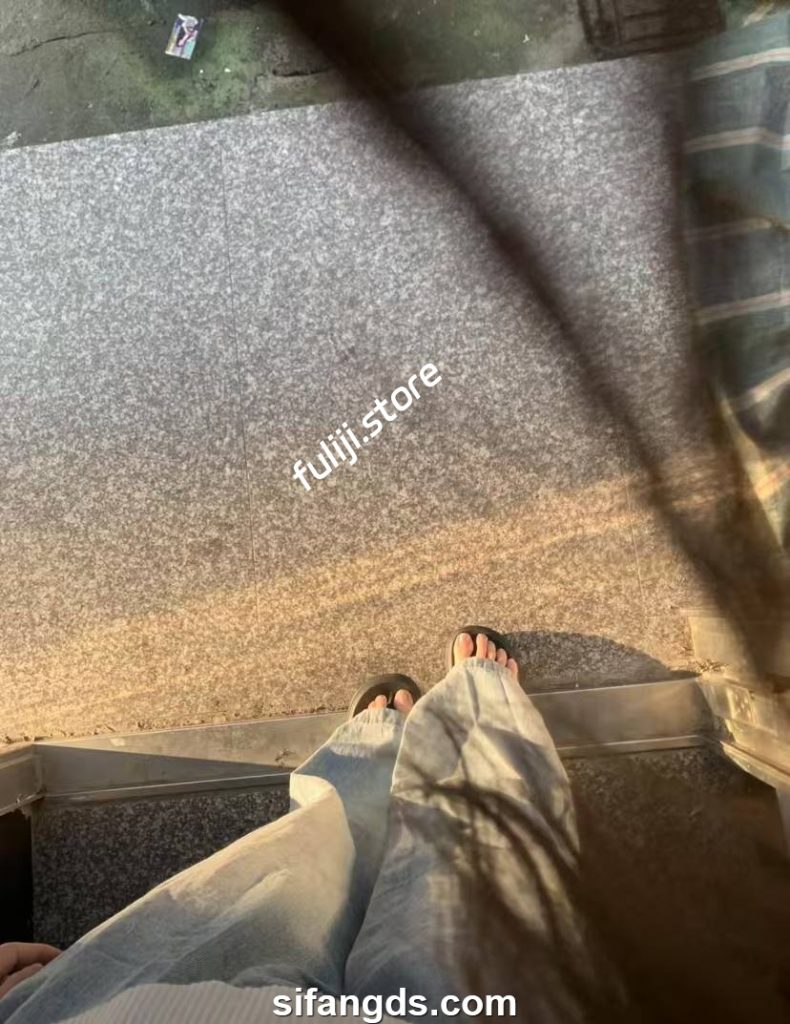 推特足控COS博主【季节/Jzu77】最新付费私拍【4.5G】