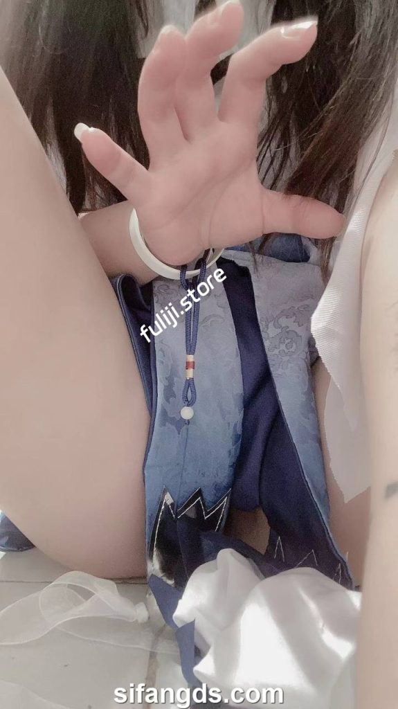 推特足控COS博主【季节/Jzu77】最新付费私拍【4.5G】