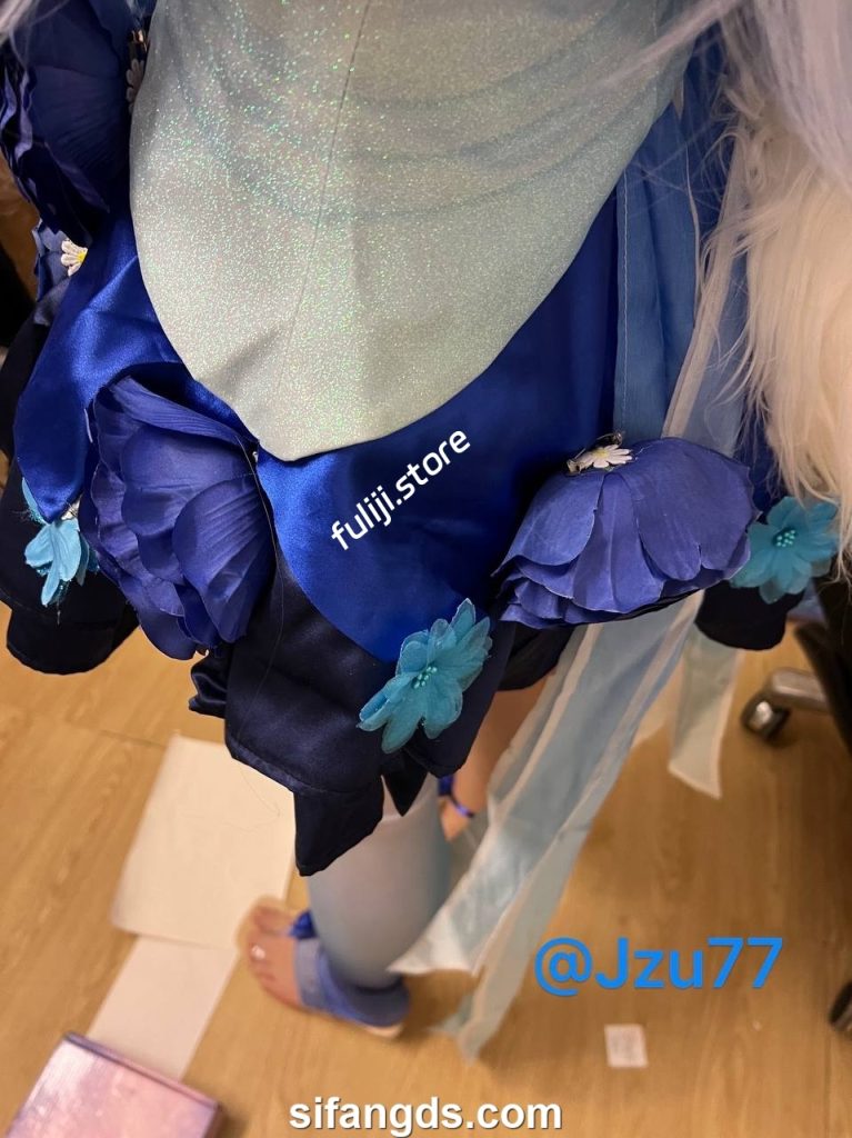 推特足控COS博主【季节/Jzu77】最新付费私拍【4.5G】