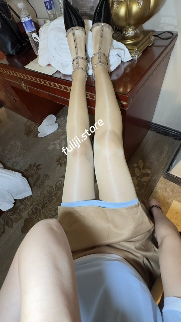 绝版已退圈顶流福利姬【情场花蝴蝶/Suuuul7】收费私密群资源【28.1G】