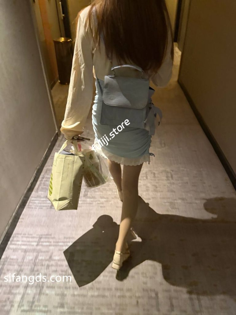 校园约啪大神【凉白开恋人】私房原版流出视频【22.7G】