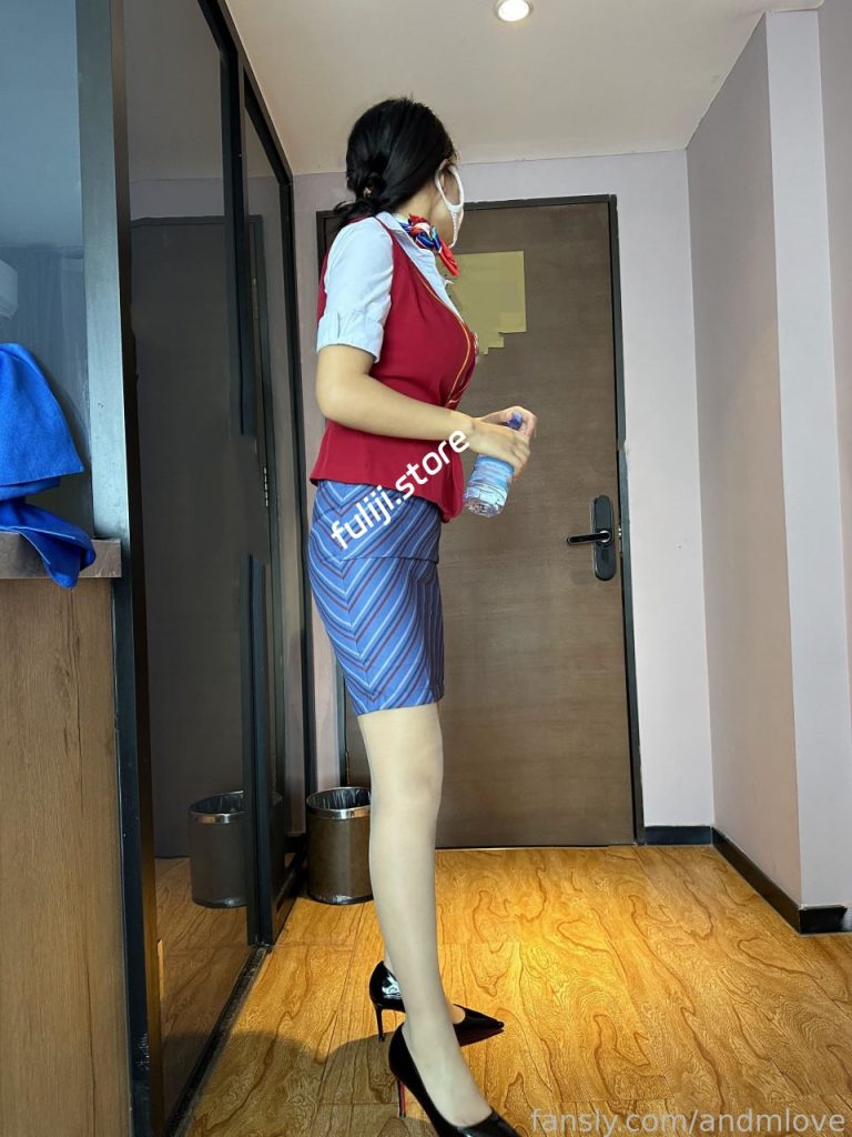 极品丝袜骚人妻【andmlove】 Fansly高清原档资源合集【323P/122V/31.1G】