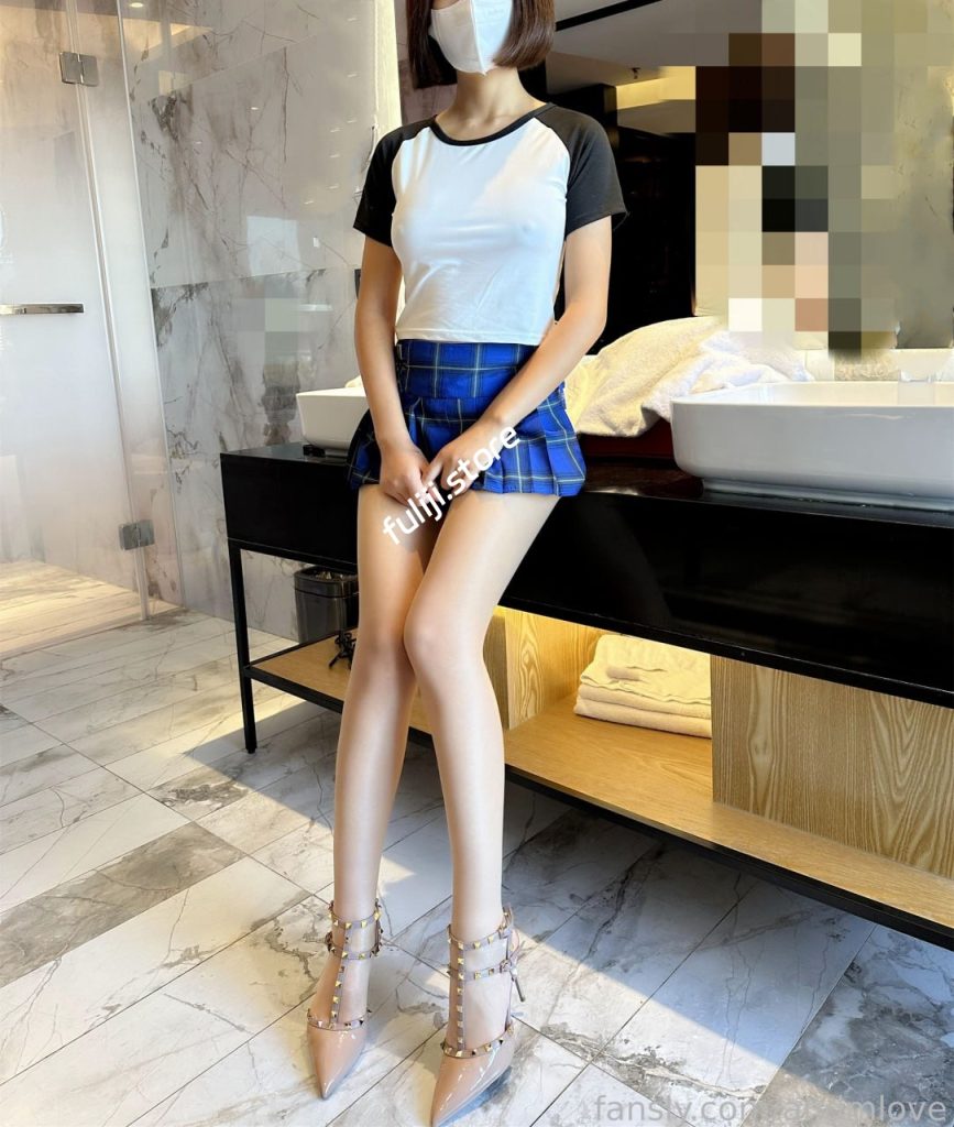 极品丝袜骚人妻【andmlove】 Fansly高清原档资源合集【323P/122V/31.1G】