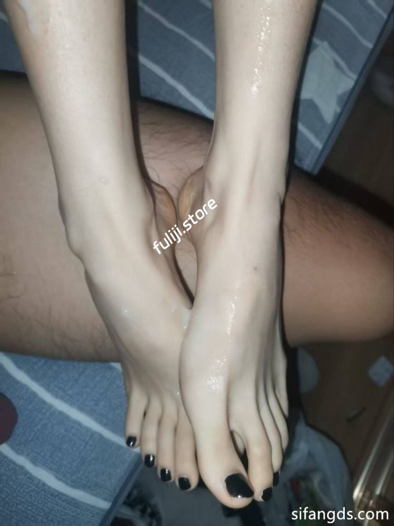 清纯反差校花【辞宝】足交高颜值啪啪合集【24.3 GB】